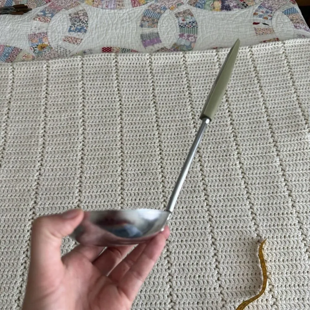 Vintage Ecko Kitchen Ladle Avocado Green Plastic Handle Chromium Plated 11